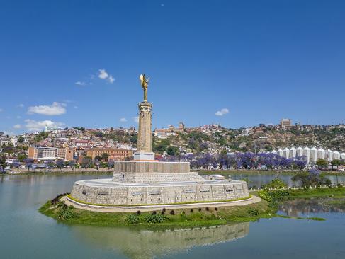 Antananarivo- Vue Aérienne Du Monument Aux Morts Sur Le Lac Anosy A Découvrir à Madagascar - Tananarive