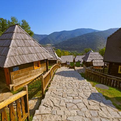 Drvengrad Mecavnik (Kustendorf) A Découvrir en Serbie - Drvengrad
