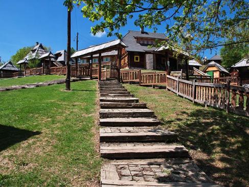 Drvengrad, Mecavnic, Mokra Gora A Découvrir en Serbie - La vallée de Mokra Gora