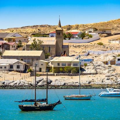 Shark Island, Une Petite Péninsule Adjacente à La Ville Côtière De Luderitz A Découvrir en Namibie - Lüderitz