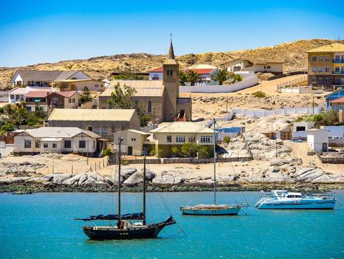 Shark Island, Une Petite Péninsule Adjacente à La Ville Côtière De Luderitz A Découvrir en Namibie - Lüderitz