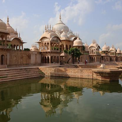 Kusum Sarovar, Un Monument Historique En Grès à Mathura A Découvrir en Inde - Agra