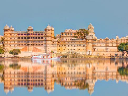 Udaipur, City Palace Depuis Le Lac Pichola A Découvrir en Inde - Udaipur