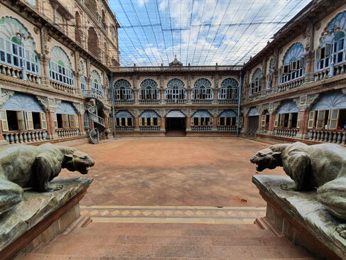 À L'intérieur Du Palais De Mysore A Découvrir en Inde - Mysore