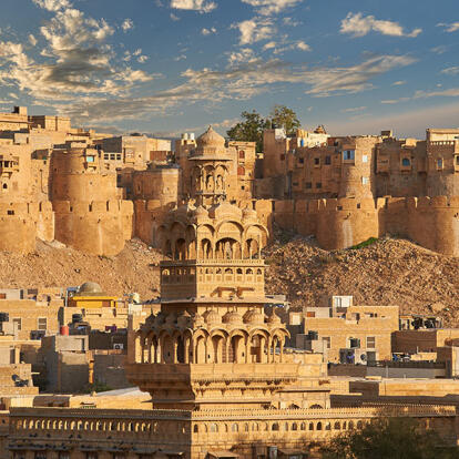 Jaisalmer, Temple Gadi Sagar Sur Le Lac Gadisar A Découvrir en Inde - Jaisalmer