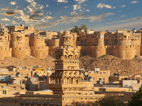 Jaisalmer, Temple Gadi Sagar Sur Le Lac Gadisar A Découvrir en Inde - Jaisalmer