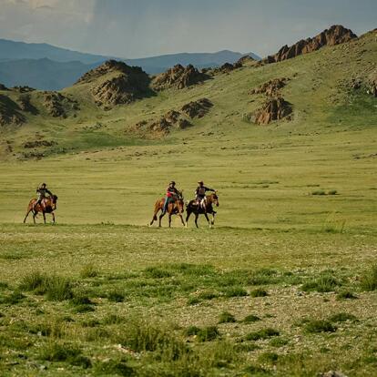 Course de chevaux mongoles pendant le festival Naadam A Découvrir en Mongolie - Le Festival du Naadam