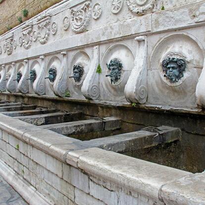 Ancône - Fontaine Du Calamuch A Découvrir en Italie - Ancône