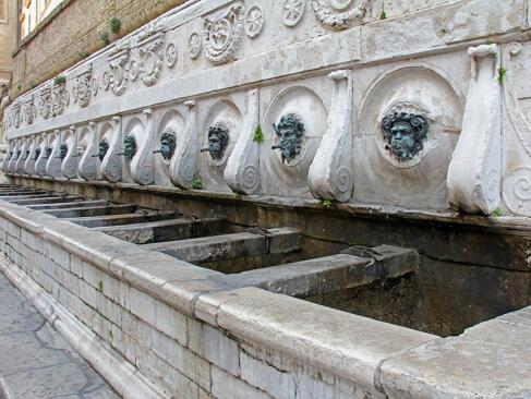 Ancône - Fontaine Du Calamuch A Découvrir en Italie - Ancône