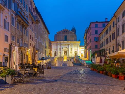 Ancone - Église Saint-Dominique Vue Derrière La Piazza Del Plebiscito A Découvrir en Italie - Ancône