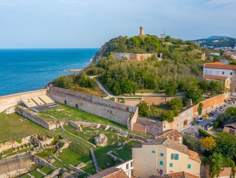 Ancone - Amphithéâtre Romain Et Parc Cardeto A Découvrir en Italie - Ancône
