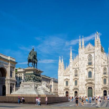 Milan - Cathédrale (Duomo di Milano) et statue équestre de Vittorio Emanuele II sur la place de la Cathédrale A Découvrir en Italie - Milan