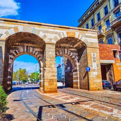 Milan - Façade intérieure de la porte médiévale Porta Nuova A Découvrir en Italie - Milan