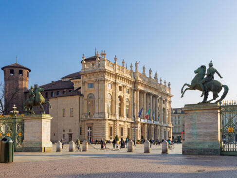 Turin - La Place Piazza Castello Avec Le Palazzo Madama Et Le Palazzo Reale A Découvrir en Italie - Turin