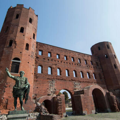 Turin - Porta Palatina A Découvrir en Italie - Turin