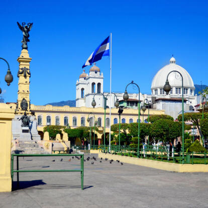 A Découvrir au Salvador - San Salvador, capitale coloniale et son volcan