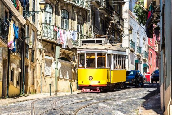 Lisbonne - Alfama- Tram Voyage Découverte au Portugal - Visite Épicurienne du Lisbonne Populaire