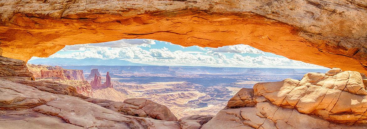 Utah - Mesa Arch panorama at sunrise, Canyonlands National Park Guide de Voyage - Etats-Unis