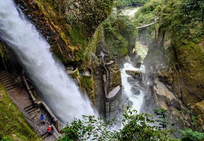 Banos - Aerial view of Del Diablo waterfall Voyage en Equateur - Terre de Contraste, Nature et Biodiversité