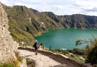Lake Quilotoa in caldera of eponymous volcano Voyage en Equateur - Treks Équatoriens