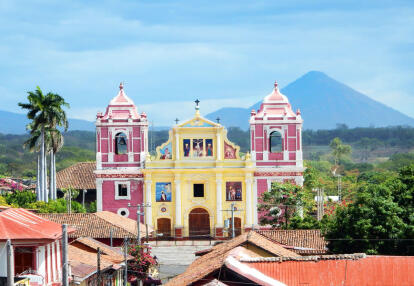 Leon El Calvario Church Voyage au Nicaragua - L'Essentiel au Volant !