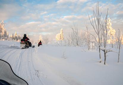 Snowmobile track, Vuokatti Voyage en Finlande - 5 Jours de Rêve Polaire en Laponie