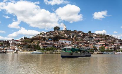 Lac et Village de Patzcuaro - Lancha A Découvrir au Mexique - Patzcuaro