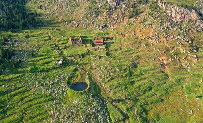The grounds of the Manzushir Monastery located northeast of Zuunmod town A Découvrir en Mongolie - Zuunmod