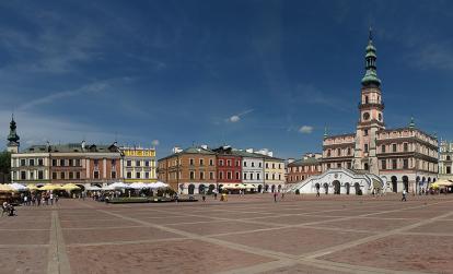 Zamosc - Marché et Mairie A Découvrir en Pologne - Zamosc