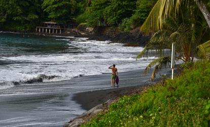 Tahiti - PLage de sable noir A Découvrir en Polynésie Française - Tahiti
