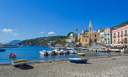 Eoliennes - Lipari  Island - Marina Corta e Chiesa di San Giuseppe A Découvrir en Sicile - Les îles Éoliennes