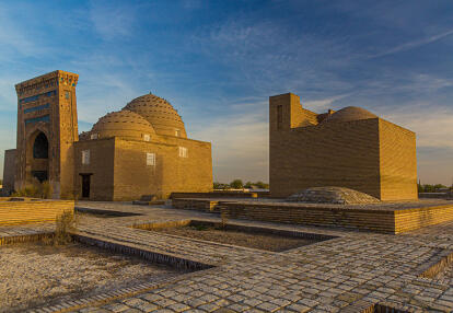 Nedjmeddin Kubra (Najm ad-Din al-Kubra) (left) and Piryarvali Mausoleum A Découvrir au Turkménistan - Kounia-Ourguentch