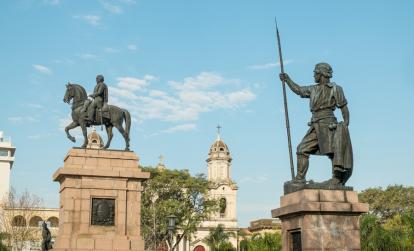 Salto - Artigas monument A Découvrir en Uruguay - Salto
