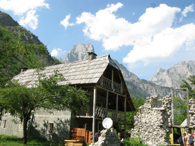 Le VoyagHebergement Valbone