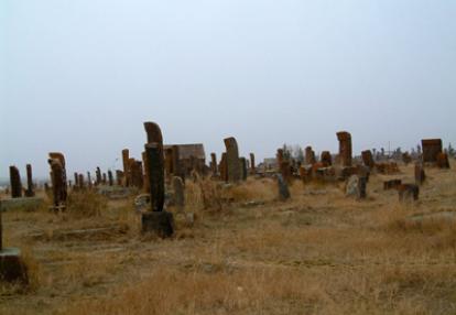 Les Katchkars (stèles) du cimetière de Noradouz ©Rose et Gérard R.- Tous Droits réservés