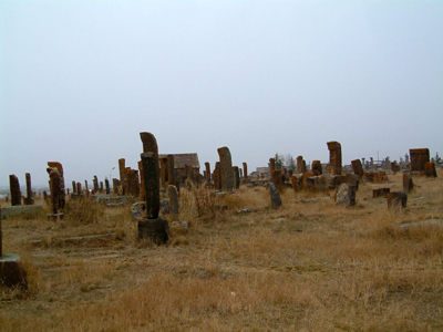 Les Katchkars (stèles) du cimetière de Noradouz ©Rose et Gérard R.- Tous Droits réservés