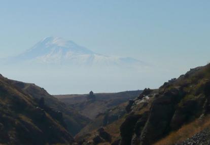 Le mont Ararat Vue près de la forteresse d'Amberd ©Rose et Gérard R.- Tous Droits réservés