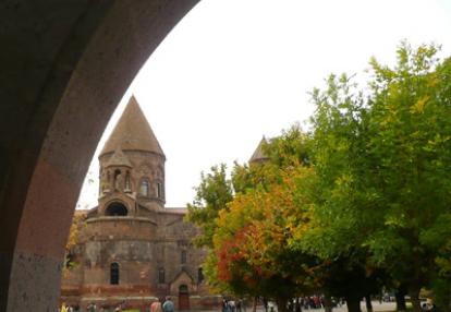 Eglise d'Etchmiad​zine ©Rose et Gérard R.- Tous Droits réservés