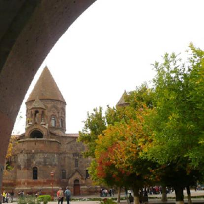 Eglise d'Etchmiad​zine ©Rose et Gérard R.- Tous Droits réservés