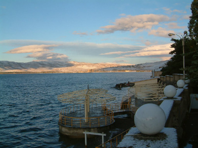 Vue sur le lac Sevan depuis notre hôtel ©Rose et Gérard R.- Tous Droits réservés