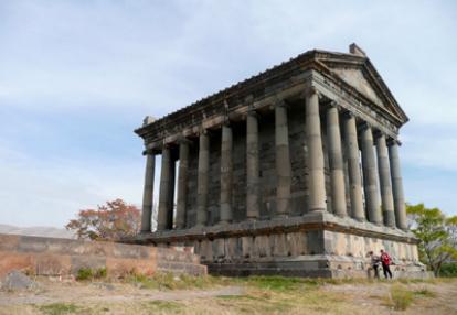 Temple helenistique de Garni ©Rose et Gérard R.- Tous Droits réservés