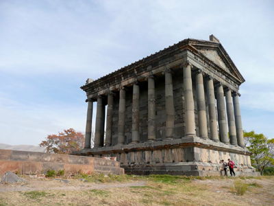 Temple helenistique de Garni ©Rose et Gérard R.- Tous Droits réservés