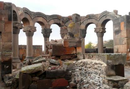 Site de Zvarnots (7eme siècle) ©Rose et Gérard R.- Tous Droits réservés