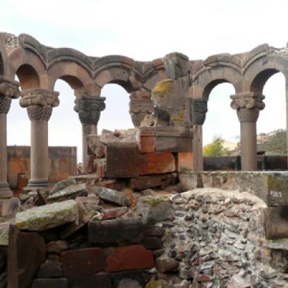 Site de Zvarnots (7eme siècle) ©Rose et Gérard R.- Tous Droits réservés