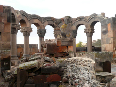 Site de Zvarnots (7eme siècle) ©Rose et Gérard R.- Tous Droits réservés
