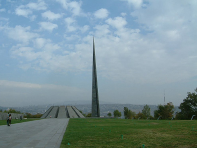 Mémorial du génocide de 1915 ©Rose et Gérard R.- Tous Droits réservés