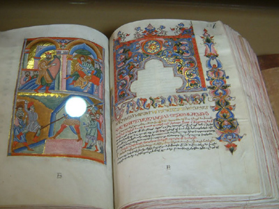 Manuscrit du 10eme Sciècle musée du Matenadara​n ©Rose et Gérard R.- Tous Droits réservés