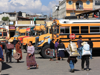gare de chicken bus  Voyage au Guatemala d'Alexis