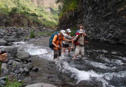 Trek à la Réunion la remontée de la rivière Bras de la Plaine