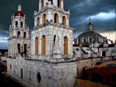 ©Daniel M. - Tous Droits réservés Puebla - Lumière du soir sur le Templo de la Compania depuis le toit de l'hôtel Colonial